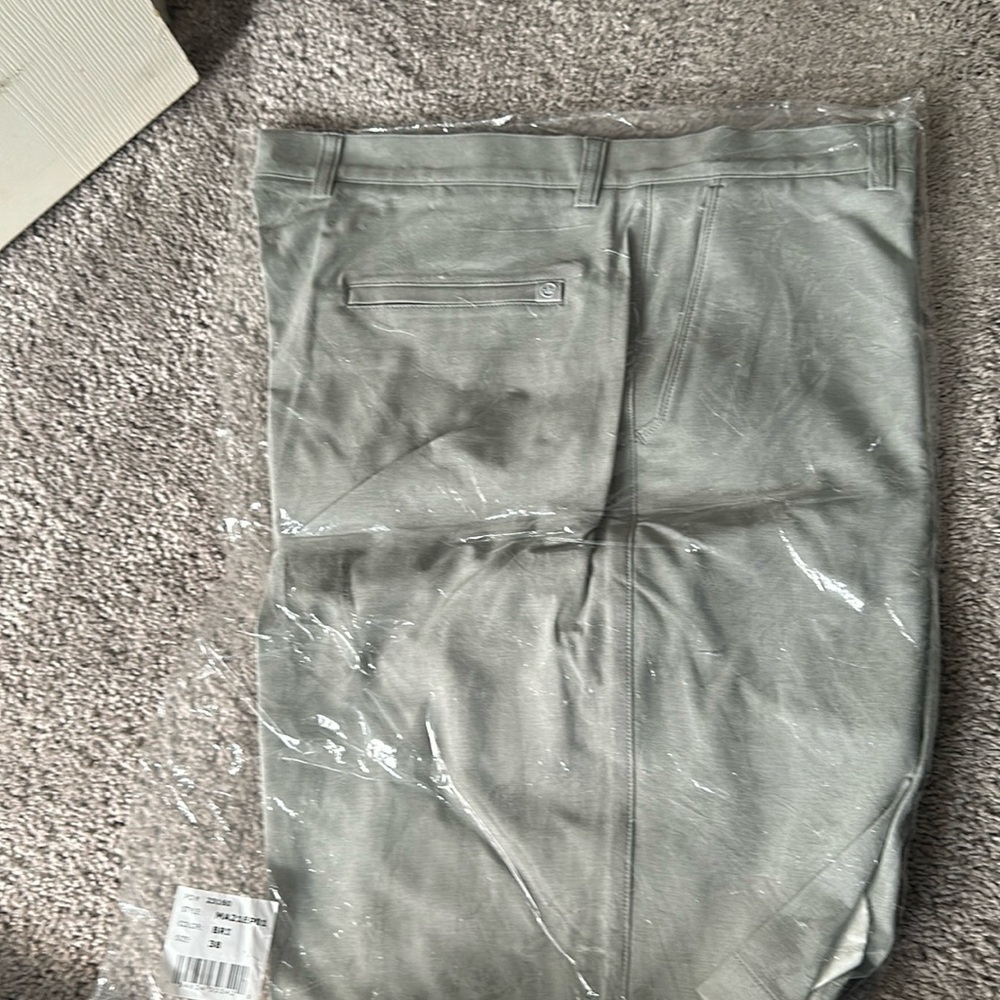 Men's Peter Millar khaki  shorts.   Size 38.   Never Worn.
